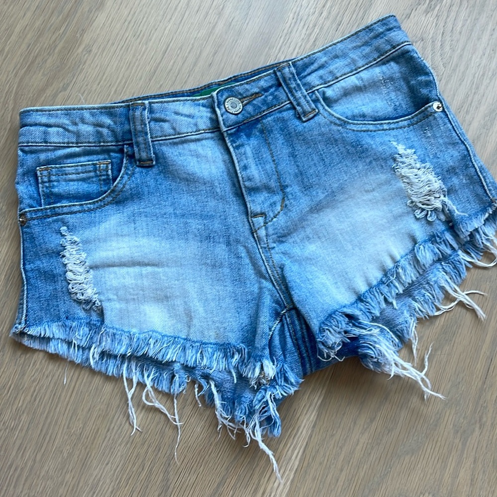 Signature eight Jean shorts size small with stretch, super comfy denim cut offs